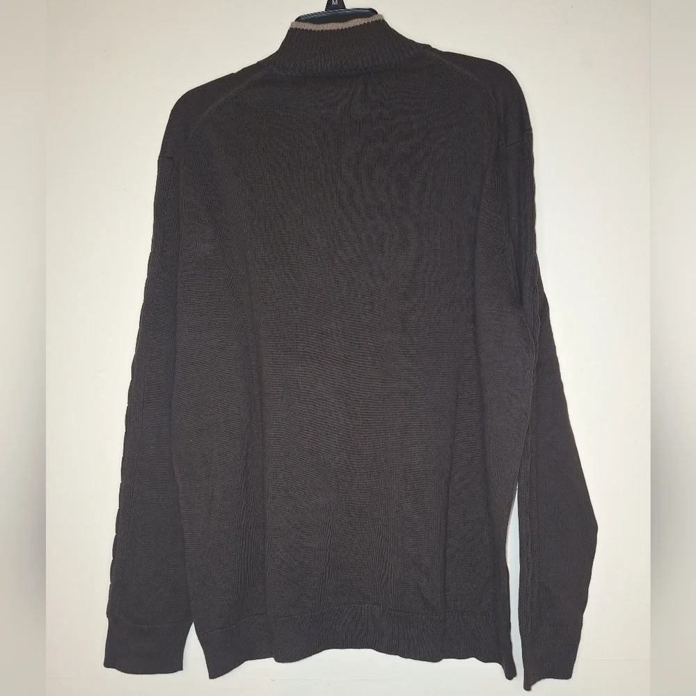 A Perry Ellis 1/4 zip 100% cotton sweater in a mens size large. NWT.
